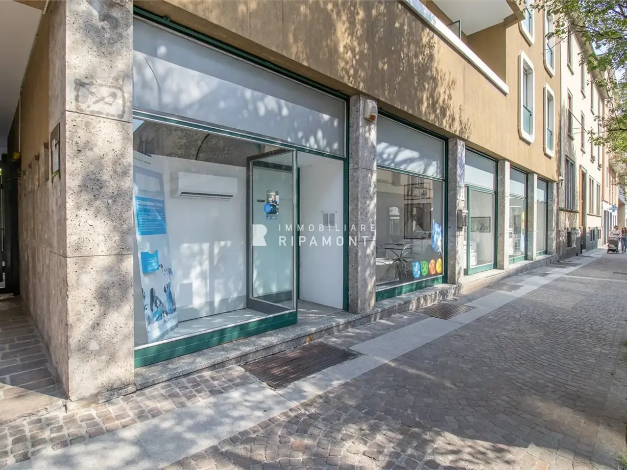 Negozio in Via Azzone Visconti 19, Lecco, {3} - Foto 2