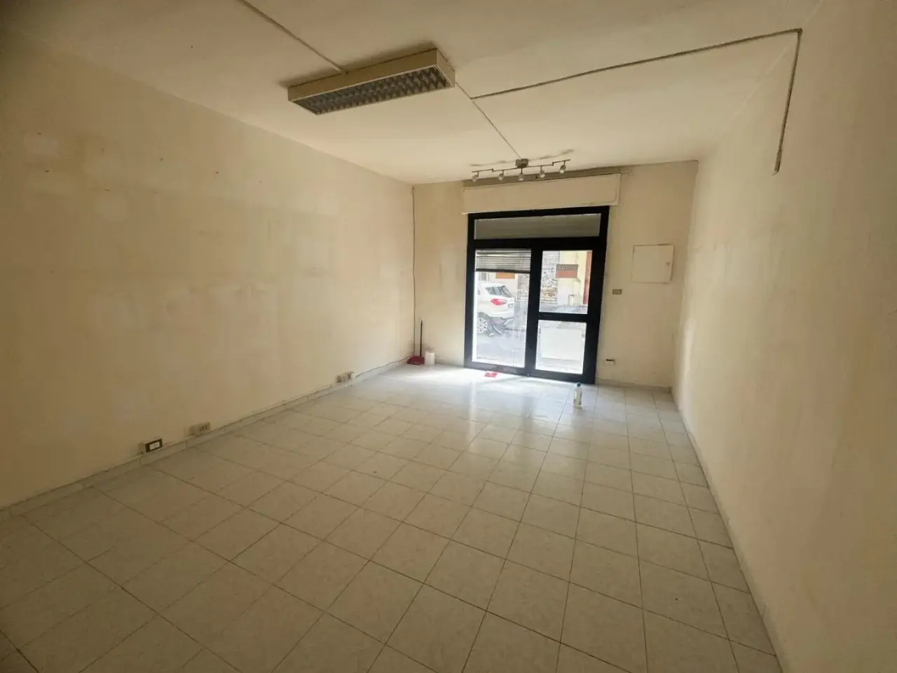 Locale commerciale in , Pontedera, {3} - Foto 1