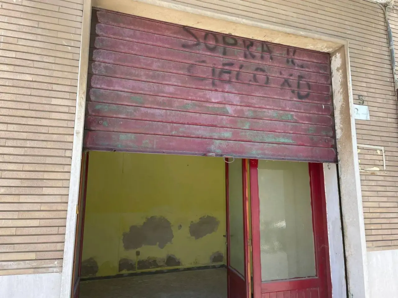 Magazzino in Via Ugo Foscolo 1, Civitavecchia, Civitavecchia, {3} - Foto 2