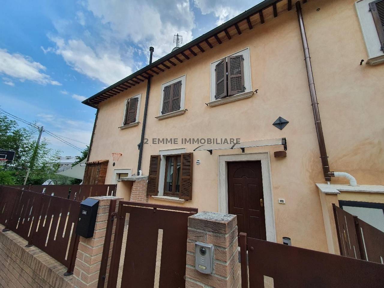 intera palazzina in vendita ad Ascoli Piceno in zona Borgo Solestà