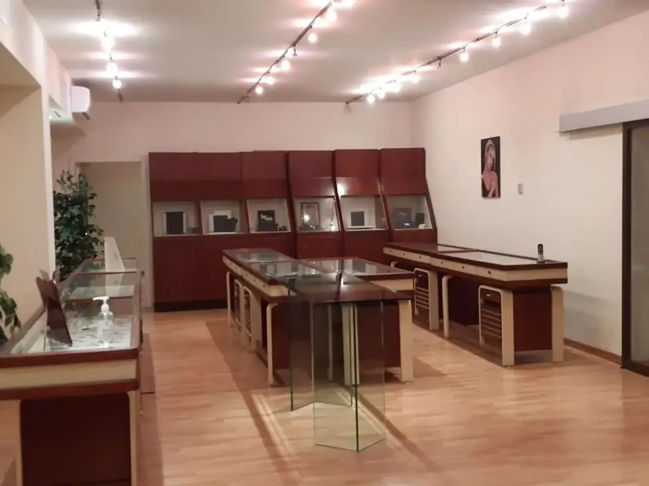 Palazzina commerciale in , Modena, {3} - Foto 1