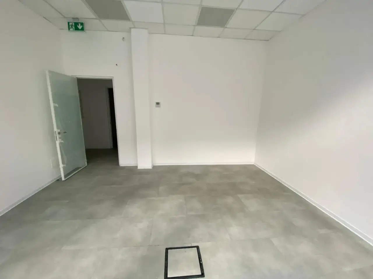 Esercizio commerciale in Via Pisana, Pontedera, {3} - Foto 1