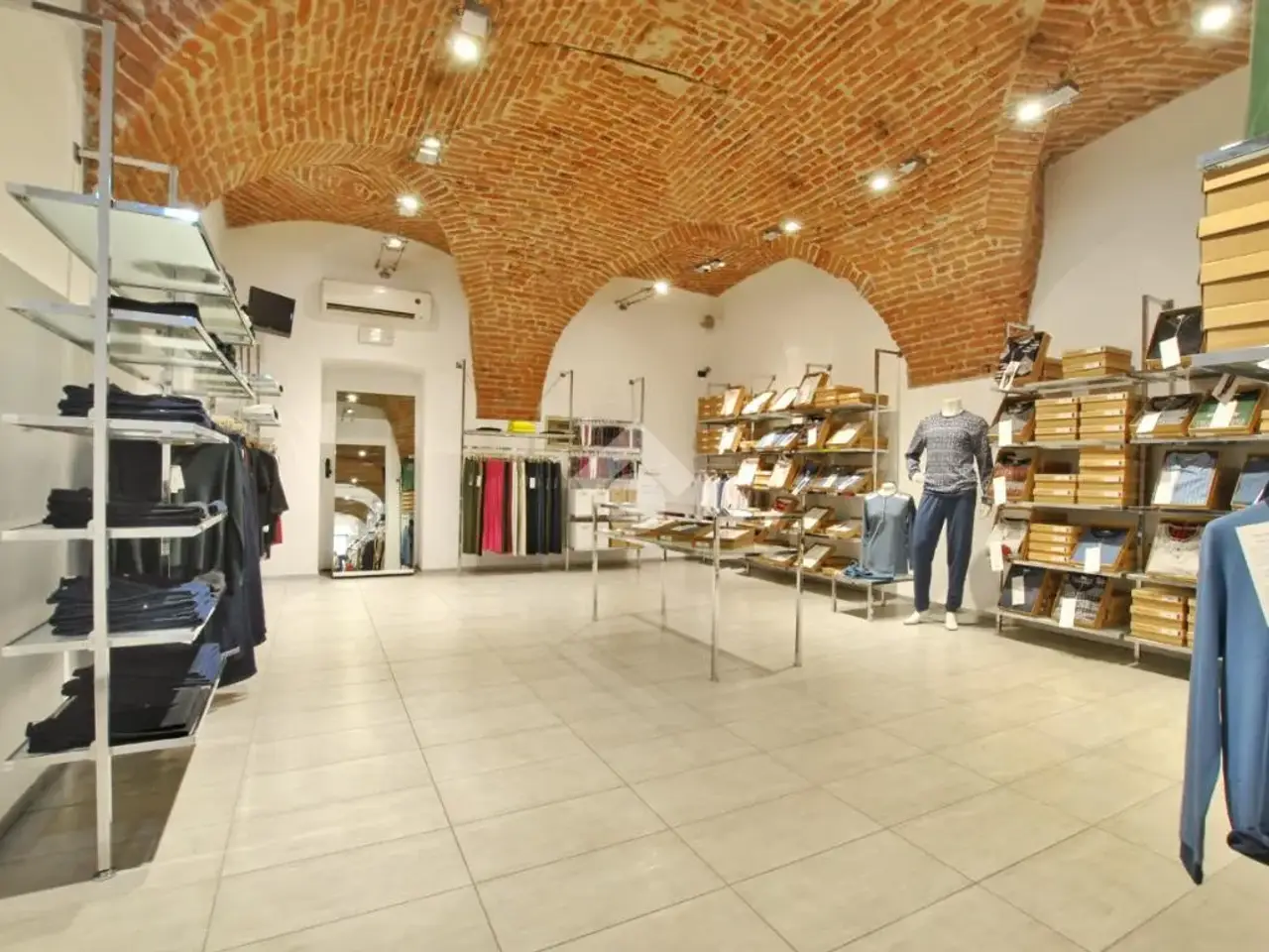 Negozio in V. Torino 21, Chivasso, {3} - Foto 2