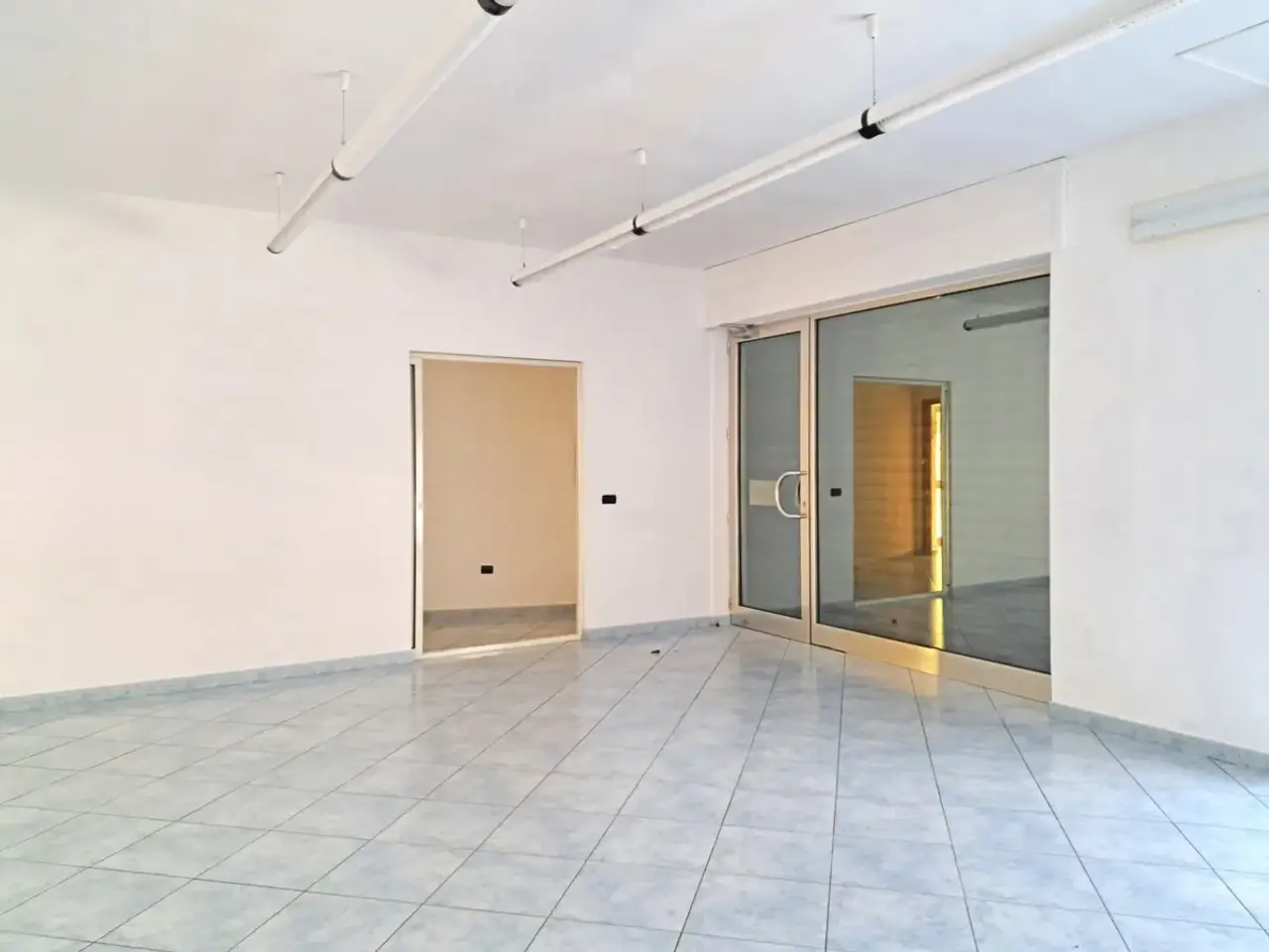 Negozio in , Sanluri, {3} - Foto 2