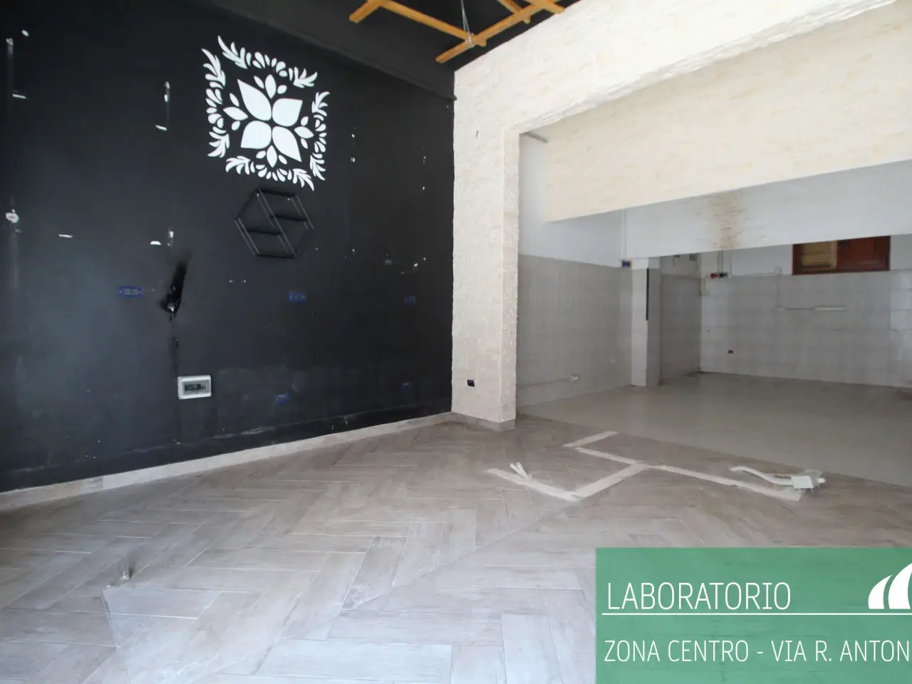 Palazzina commerciale in Via Tenente Roberto Antonucci 145 145, Mesagne, {3} - Foto 2