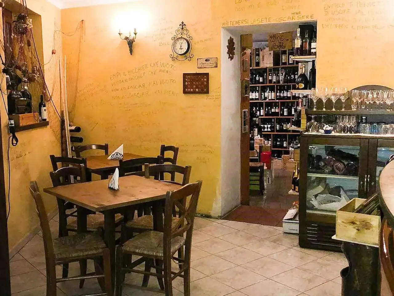 Enoteca in Via Cavour 20, Porto Azzurro, {3} - Foto 2