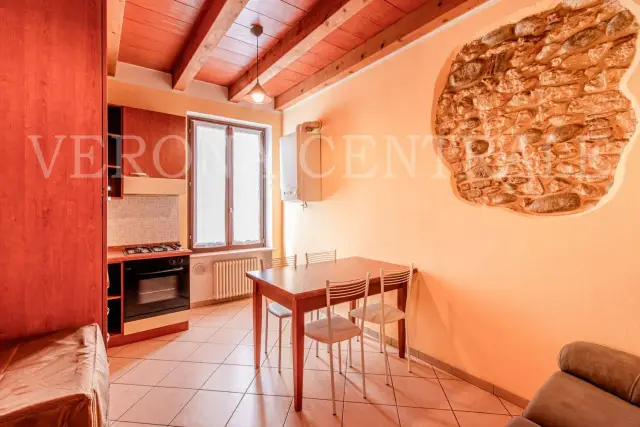 3-room flat in Vicoletto Cieco Fondachetto, Verona - Photo 1