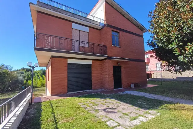 Villa in Via Pompeo 12, Genzano di Roma - Foto 1