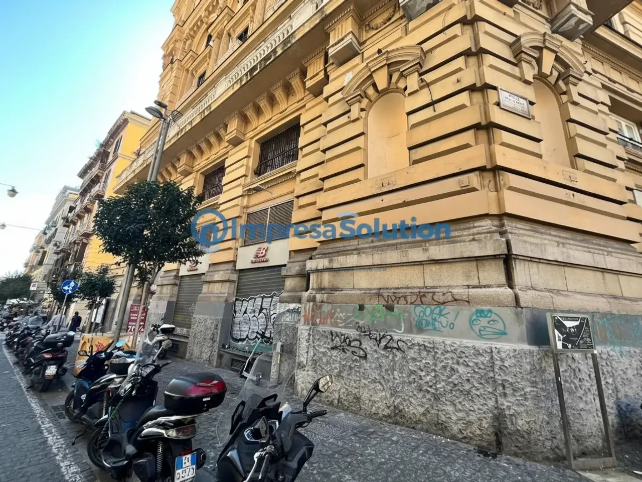 Negozio in Piazza Nicola Amore, Napoli, {3} - Foto 1