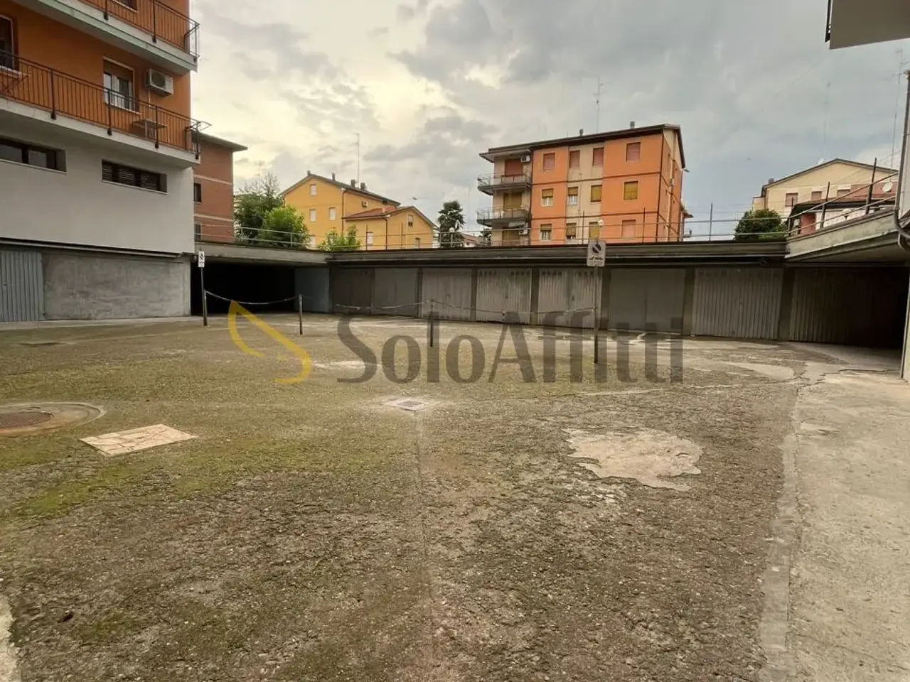 Parcheggio chiuso in , Modena, {3} - Foto 2