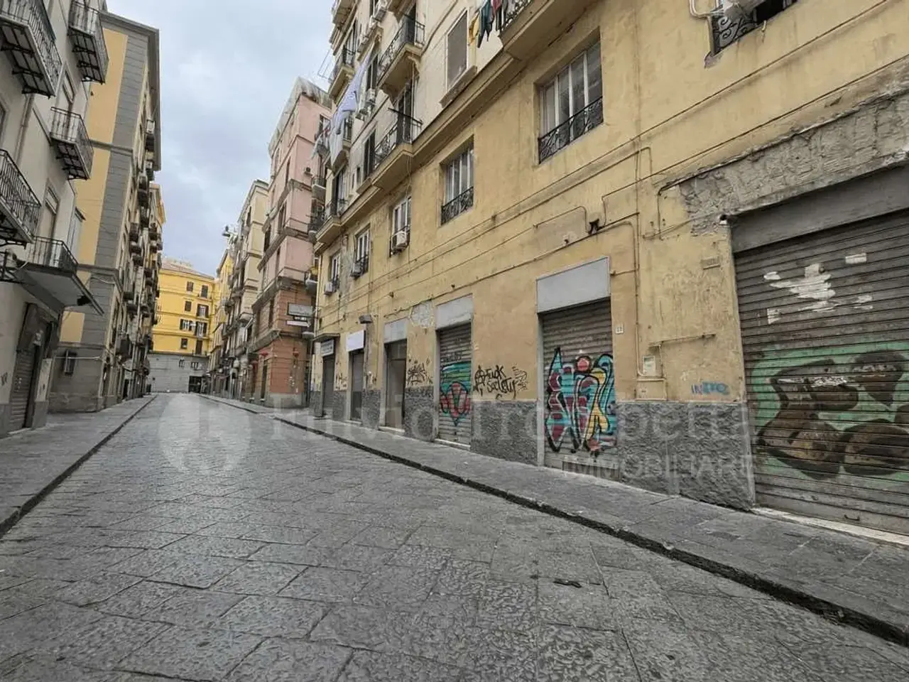 Negozio in Via Gregorio Mattei 25, 27. 29, Napoli, {3} - Foto 2