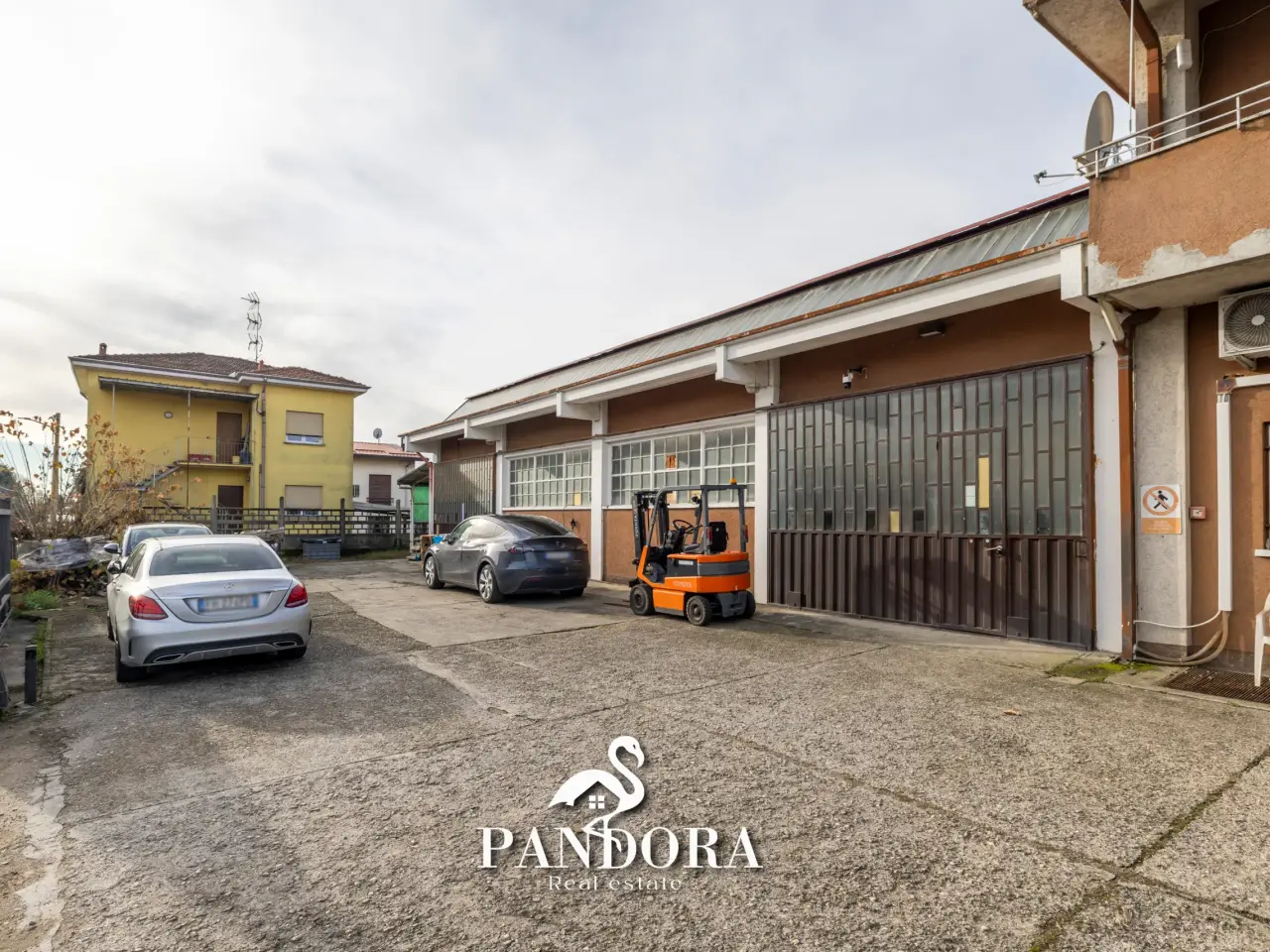 Magazzino in Via Trasimeno 4, Cardano Al Campo, {3} - Foto 1