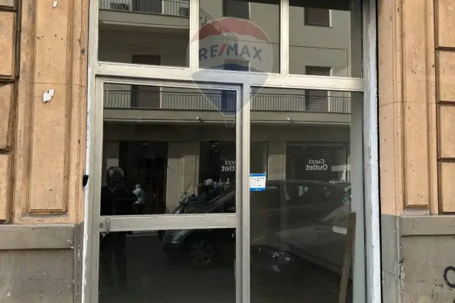 Geschäft in Via Brunetto Latini 30, Palermo - Foto 1