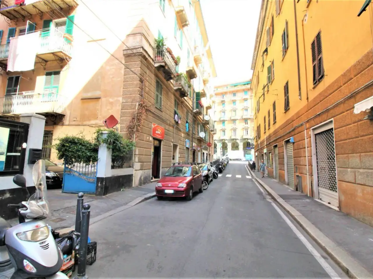 Negozio in Via Alfredo Carzino 10, Genova, {3} - Foto 1