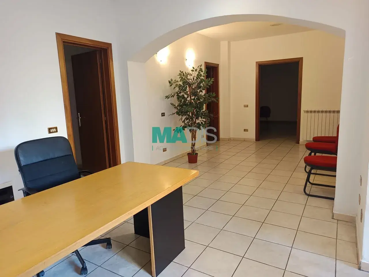 Magazzino in Via Garigliano 42, Prato, {3} - Foto 1