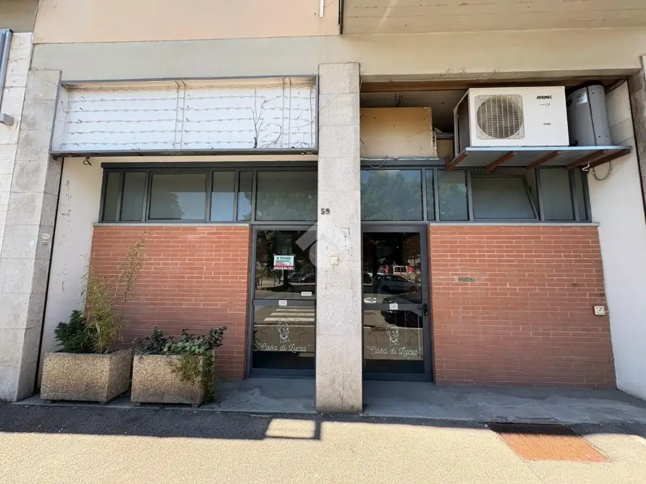 Negozio in Via Alcide dei Gasperi 59, Arezzo, {3} - Foto 1