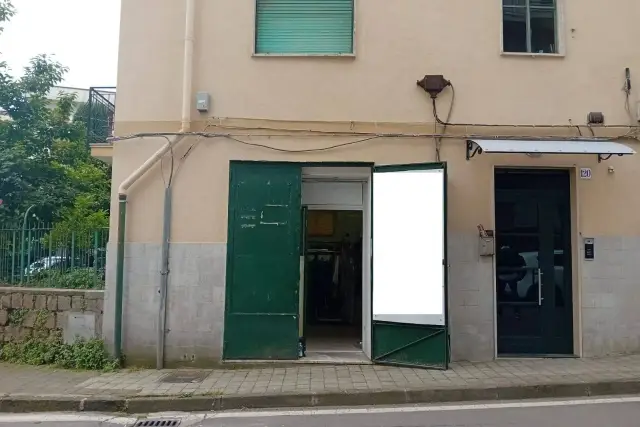 Negozio in Via Gaetano Filangieri 118, Cava de' Tirreni - Foto 1