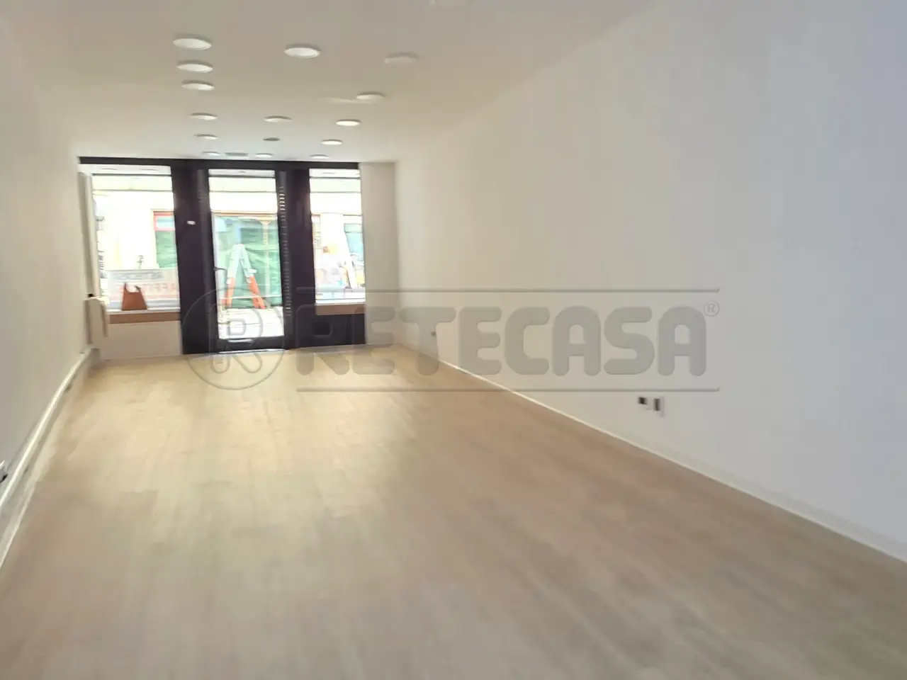 Palazzina commerciale in , Valdagno, {3} - Foto 2