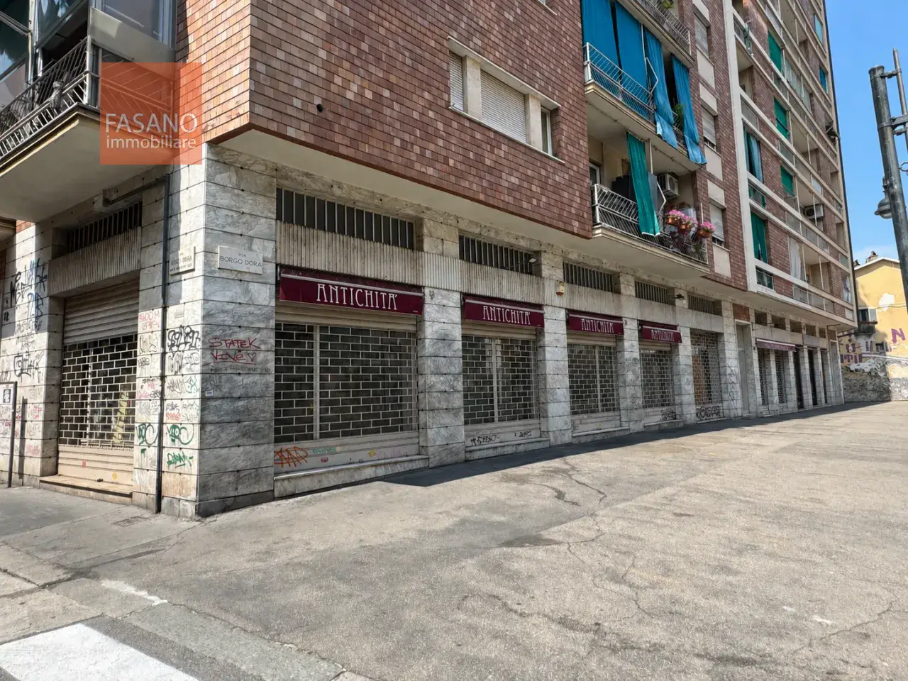 Negozio in Via Borgo Dora 31, Torino, {3} - Foto 1