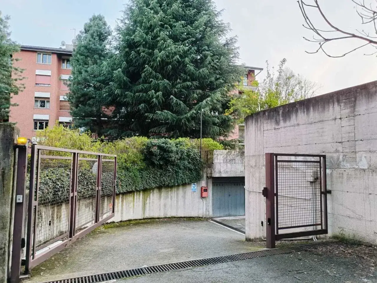 Parcheggio chiuso in Via Dott. l. Rossetti 19, Cirie', {3} - Foto 1