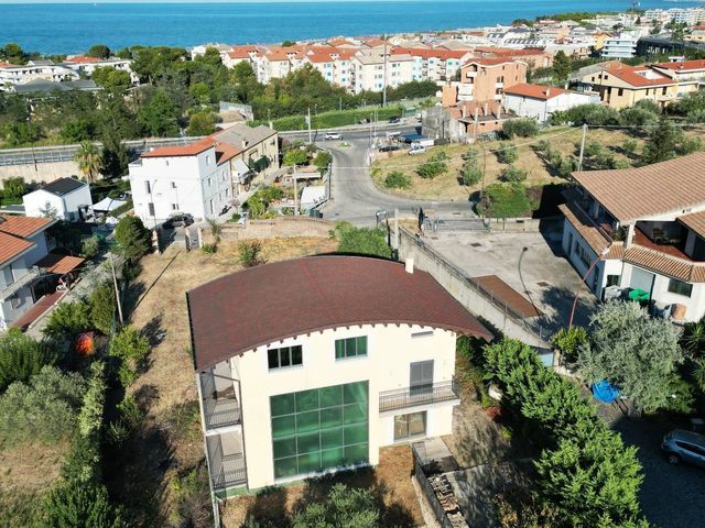 Mansion in Via Montevecchio, Vasto - Photo 1