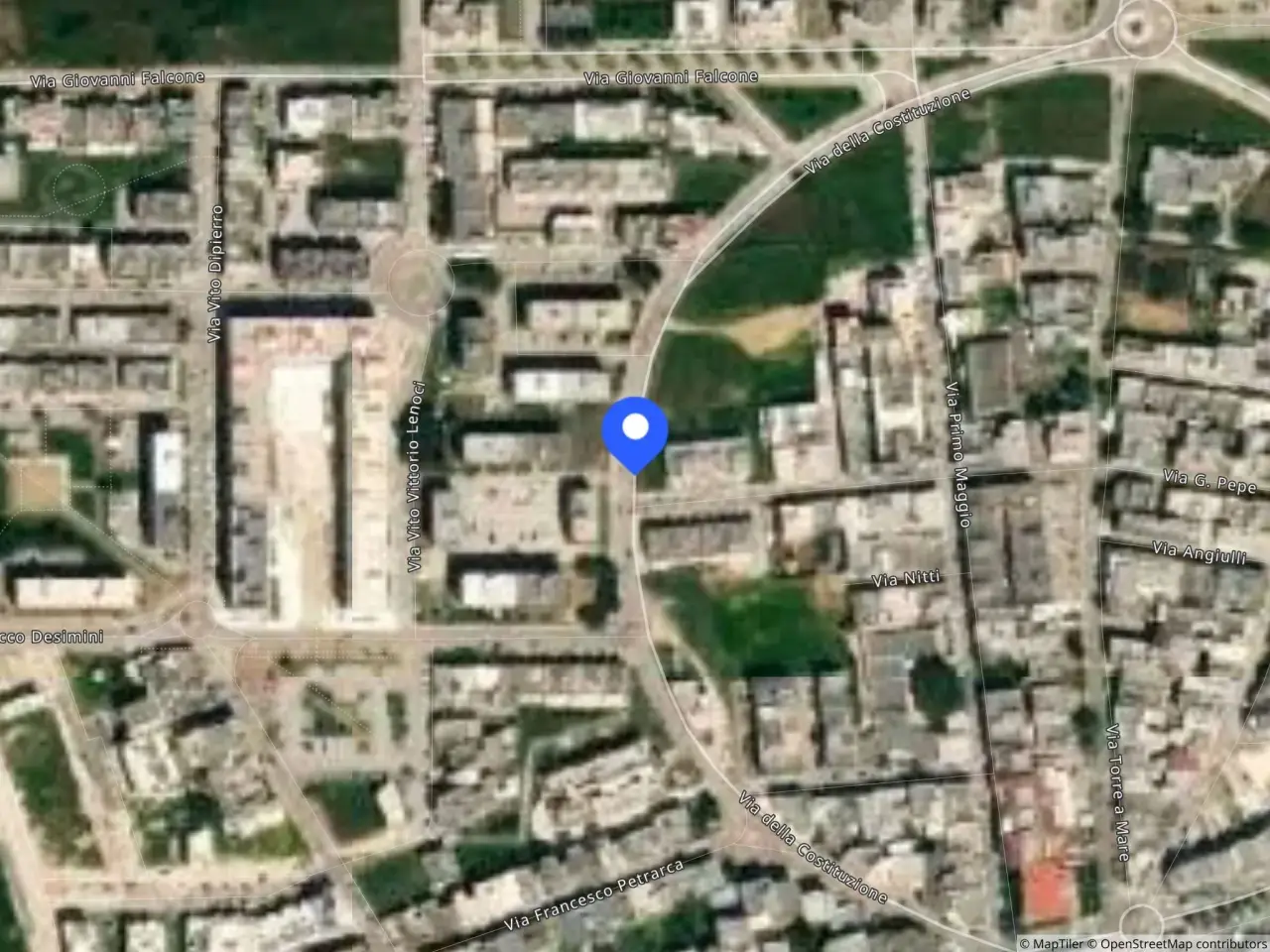 Negozio in Viale della Costituzione, 70016 Noicattaro Ba, Italia 70016, Noicattaro, {3} - Foto 2