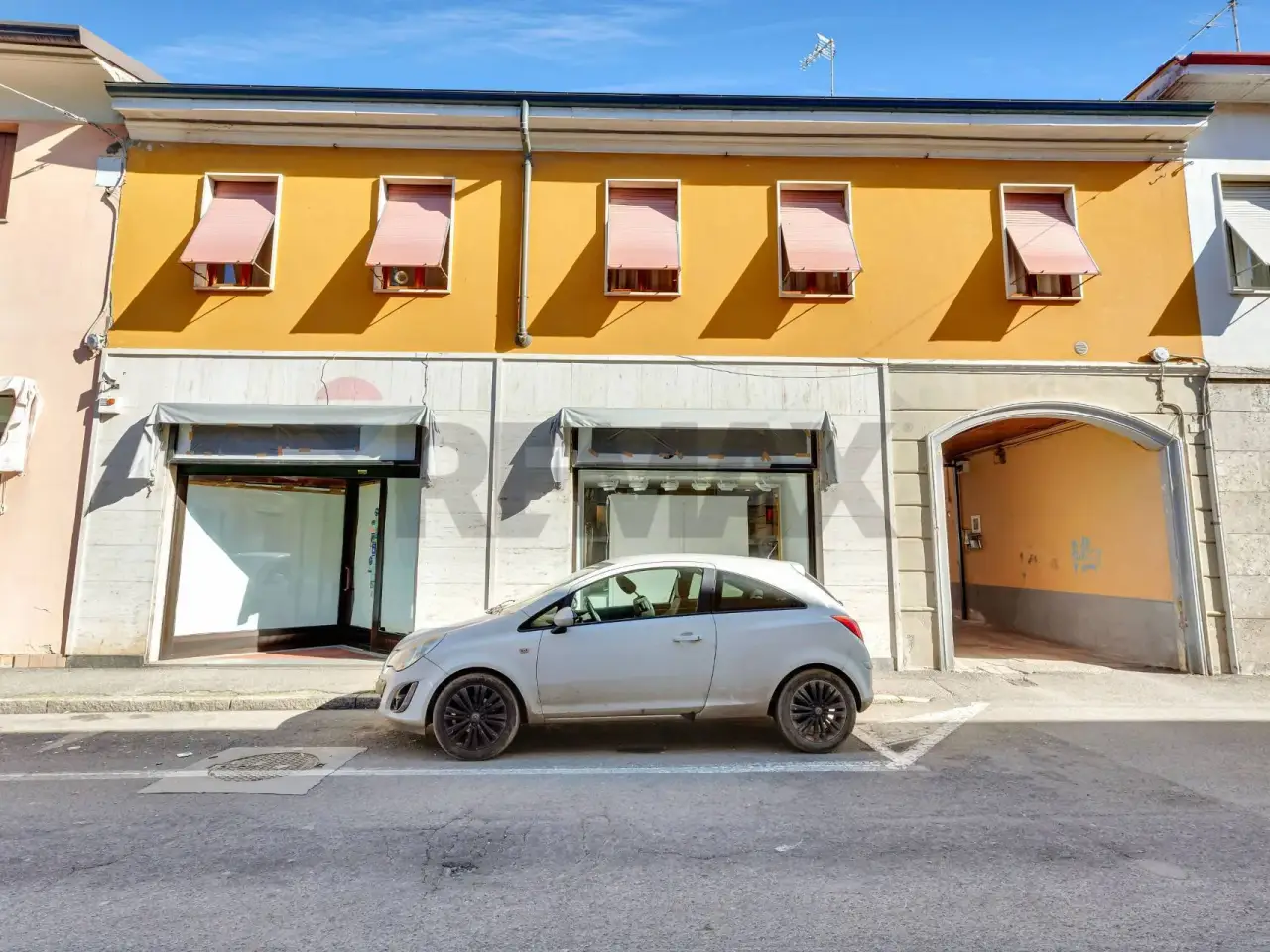 Negozio in Via Vittorio Veneto 14, Brugherio, {3} - Foto 1
