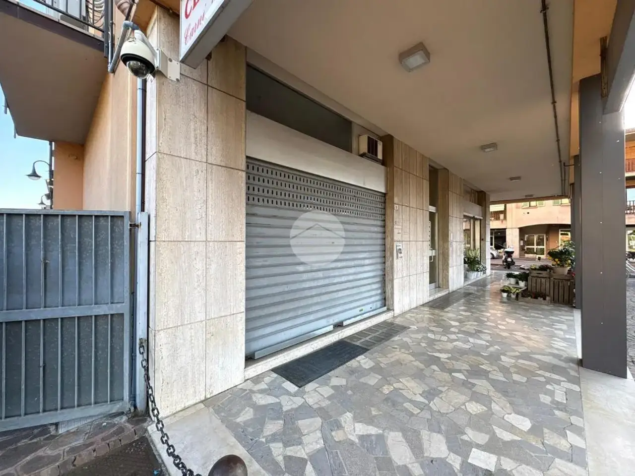 Negozio in Piazza Vittorio Veneto, Lallio, {3} - Foto 1