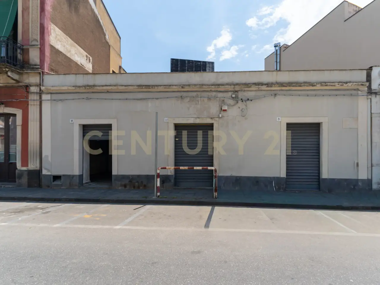 Negozio in Piazza Guglielmo Marconi 19, San Gregorio Di Catania, {3} - Foto 1