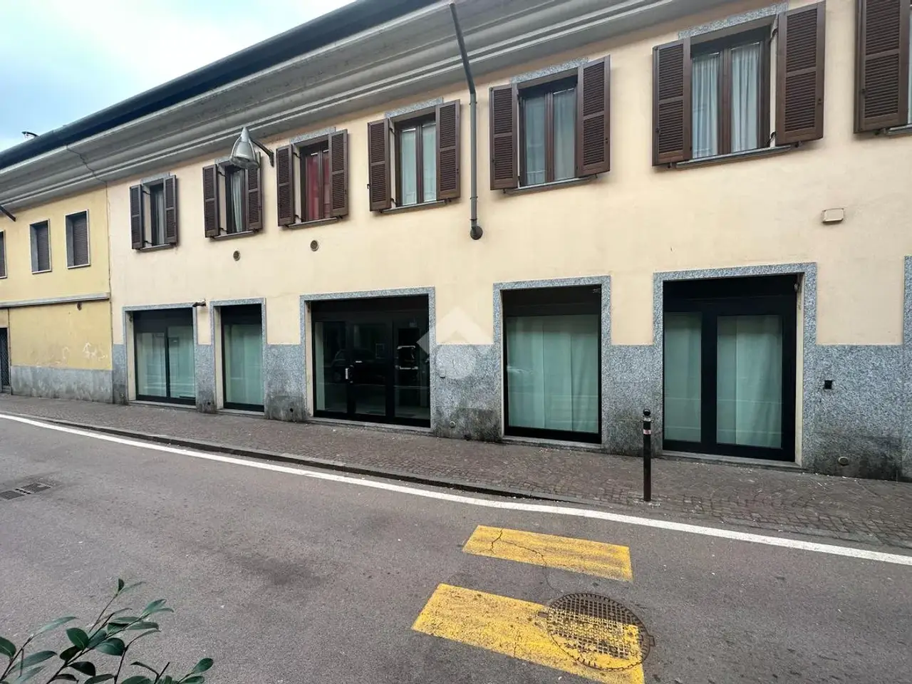 Negozio in Via Cavour 3, Muggiò, {3} - Foto 2
