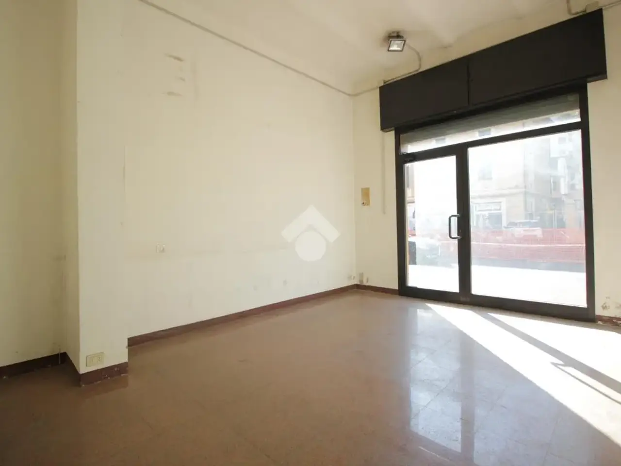 Negozio in Via Emilia Ponente 199, Bologna, {3} - Foto 1