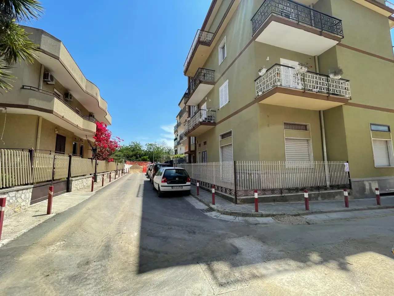 Negozio in Via Giovanni Gentile 26, Maddaloni, {3} - Foto 1