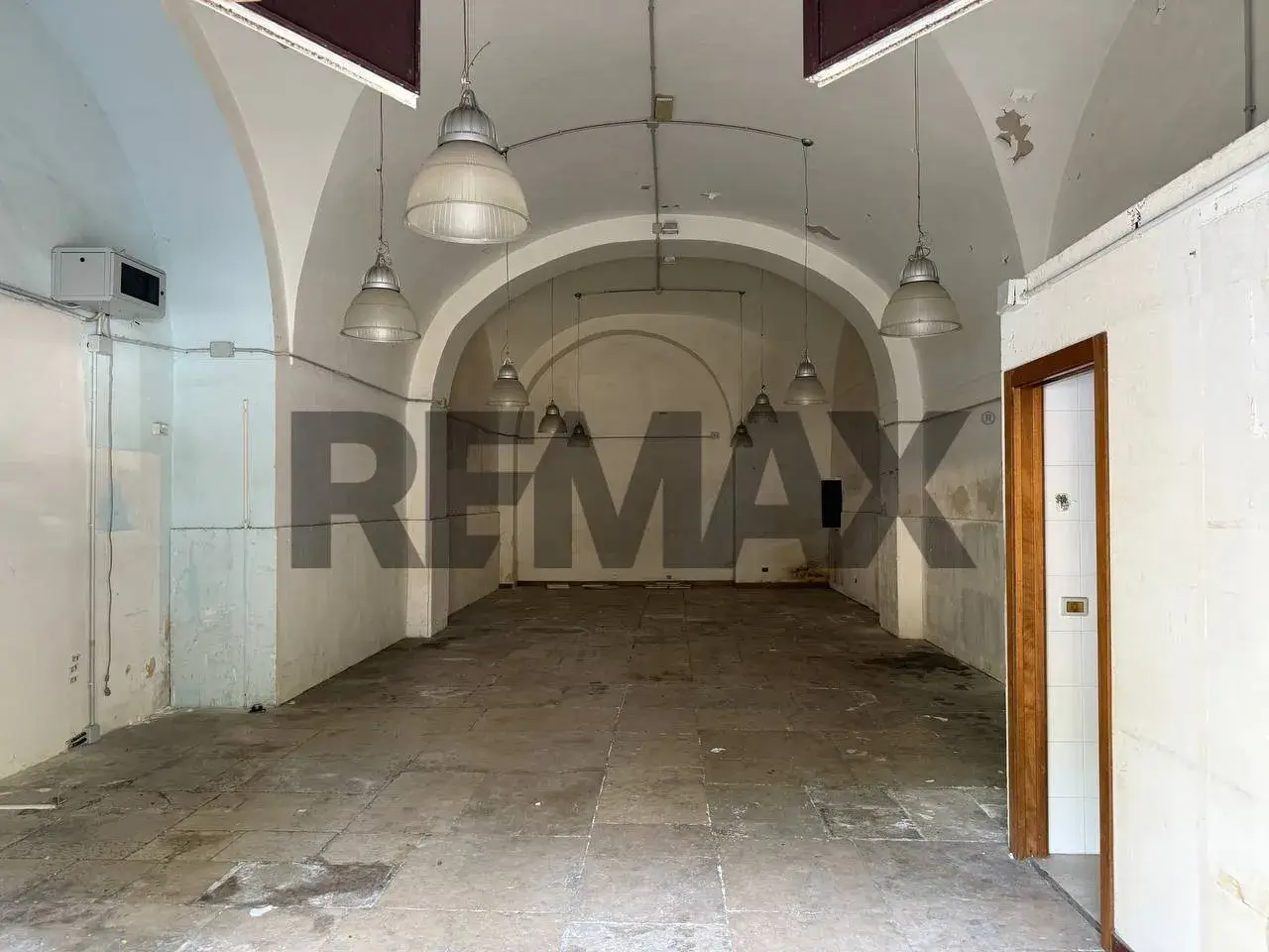 Negozio in Piazza Giuseppe Garibaldi 57, Bari, {3} - Foto 2