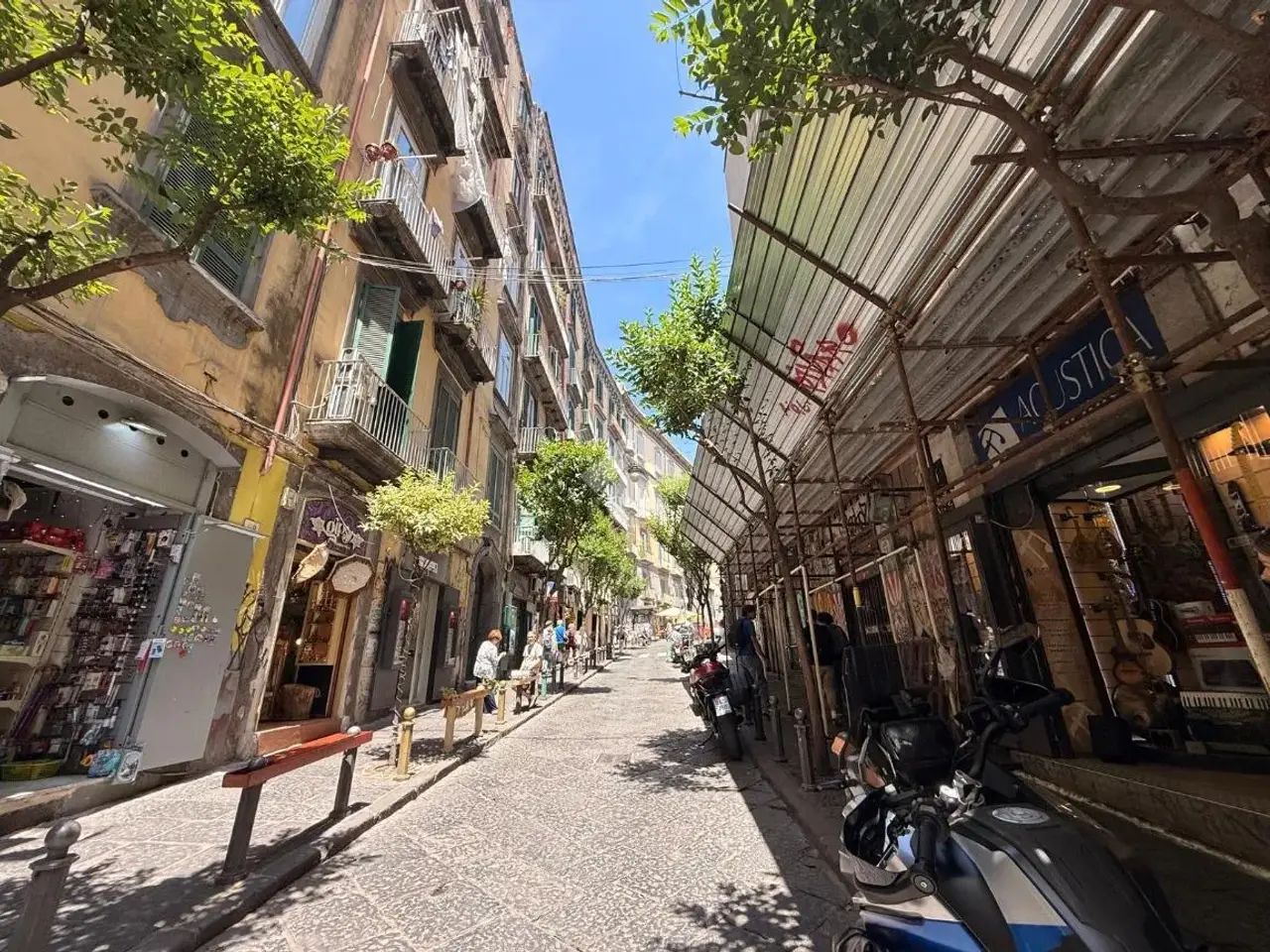 Negozio in Via San Sebastiano 6, Napoli, {3} - Foto 1