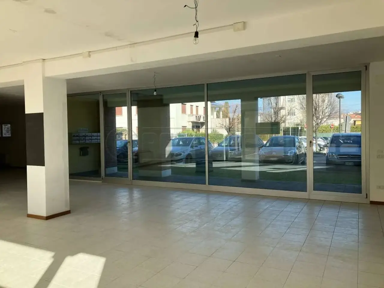 Palazzina commerciale in Via Monte Cengio 63/a, Thiene, {3} - Foto 2