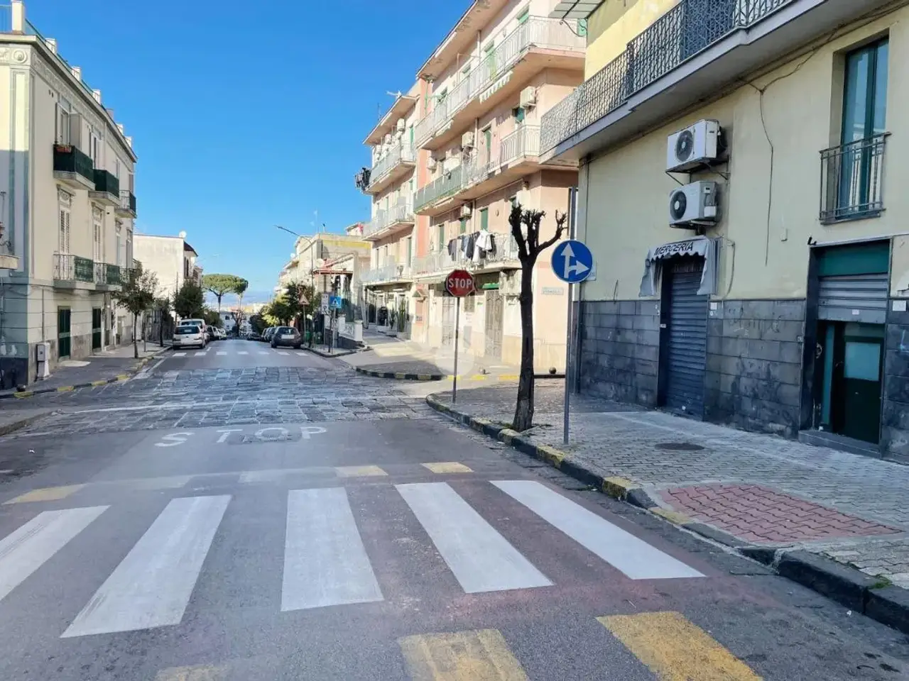 Negozio in Via Mario De Rosa 56, Sant'Anastasia, {3} - Foto 1