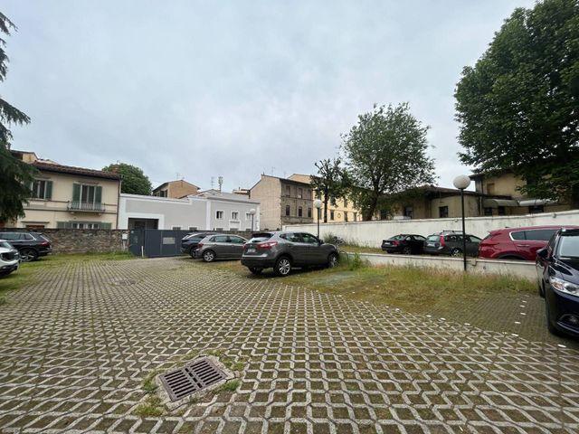 Autoparkplatz in Via fra' Bartolommeo 12, Firenze - Foto 1