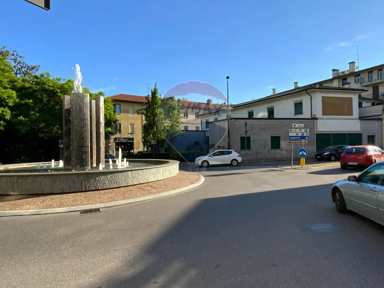 Negozio in Largo Sant'Agnese, Somma Lombardo, {3} - Foto 2
