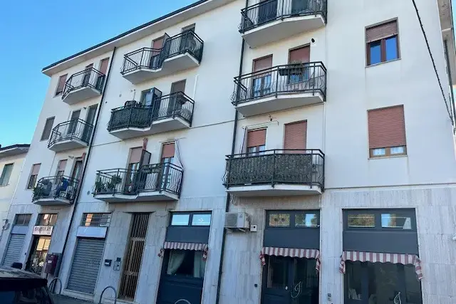 Geschäft in Via Giacomo Puccini 13, Peschiera Borromeo - Foto 1