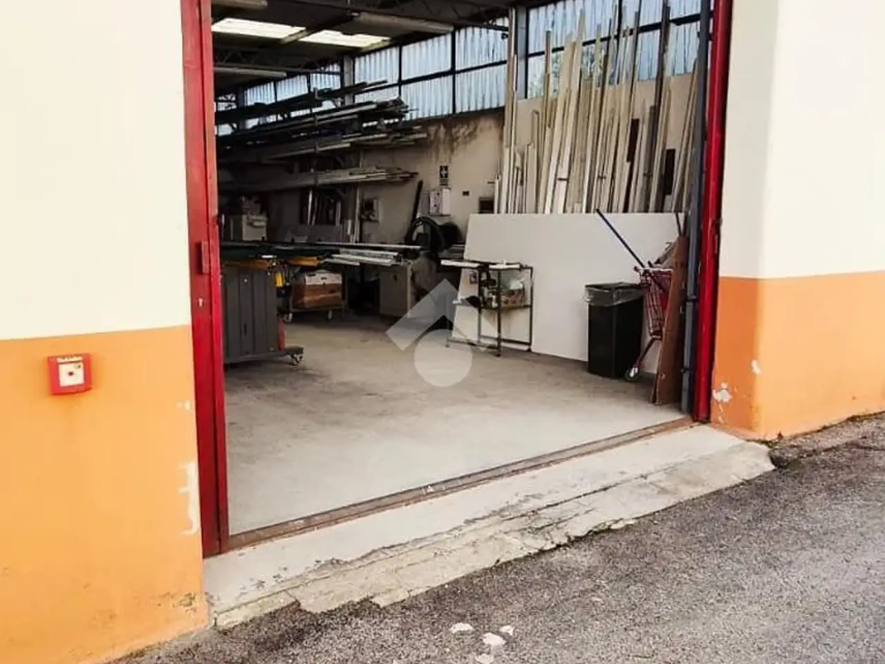 Capannone in Via Conte Giusso 6, Bari, {3} - Foto 1