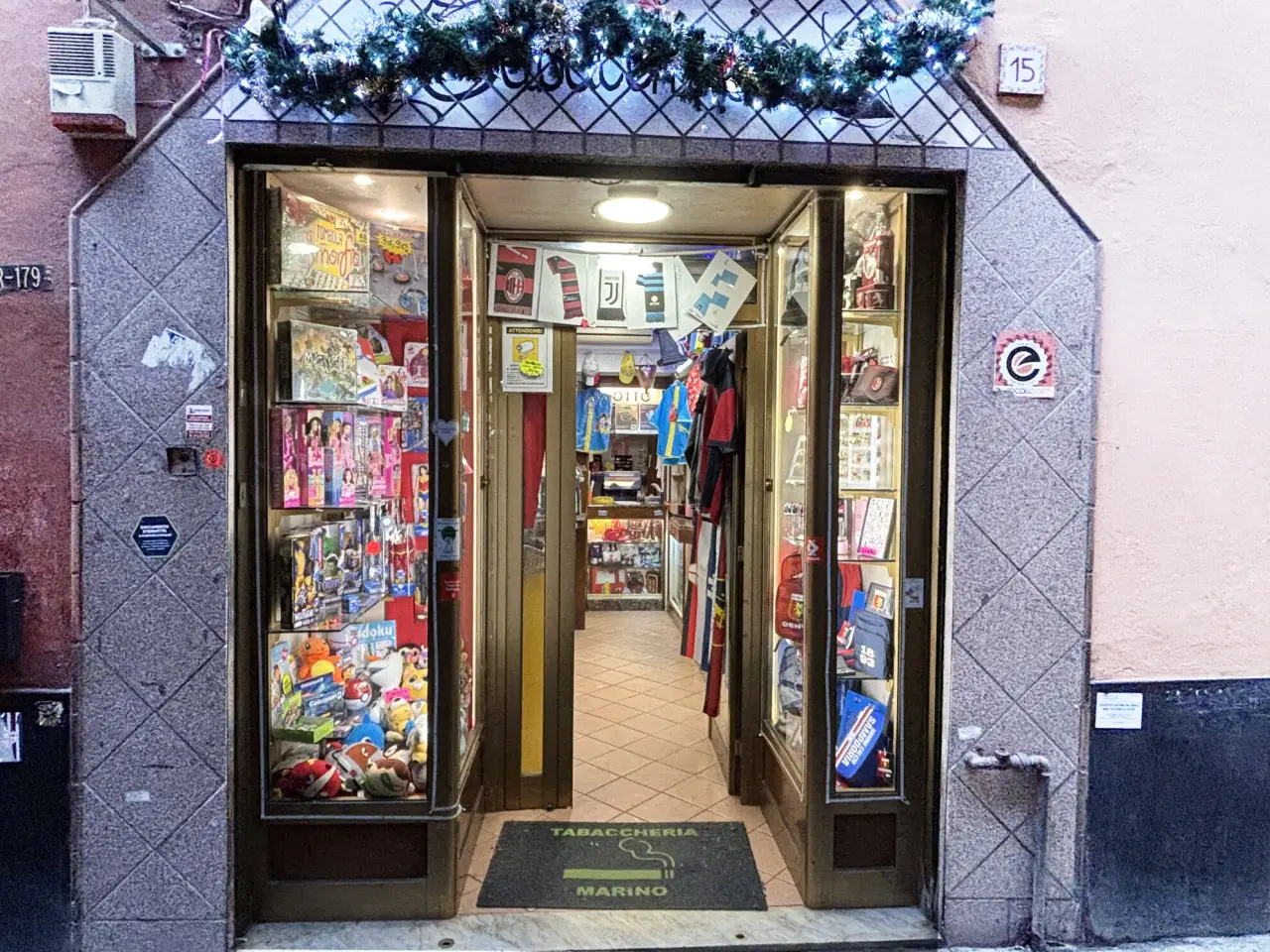 Locale commerciale in , Genova, {3} - Foto 1