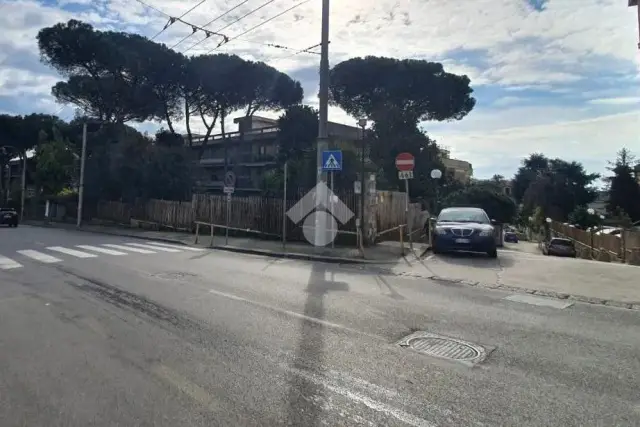 Boxen in Viale Colli Aminei 461, Napoli - Foto 1