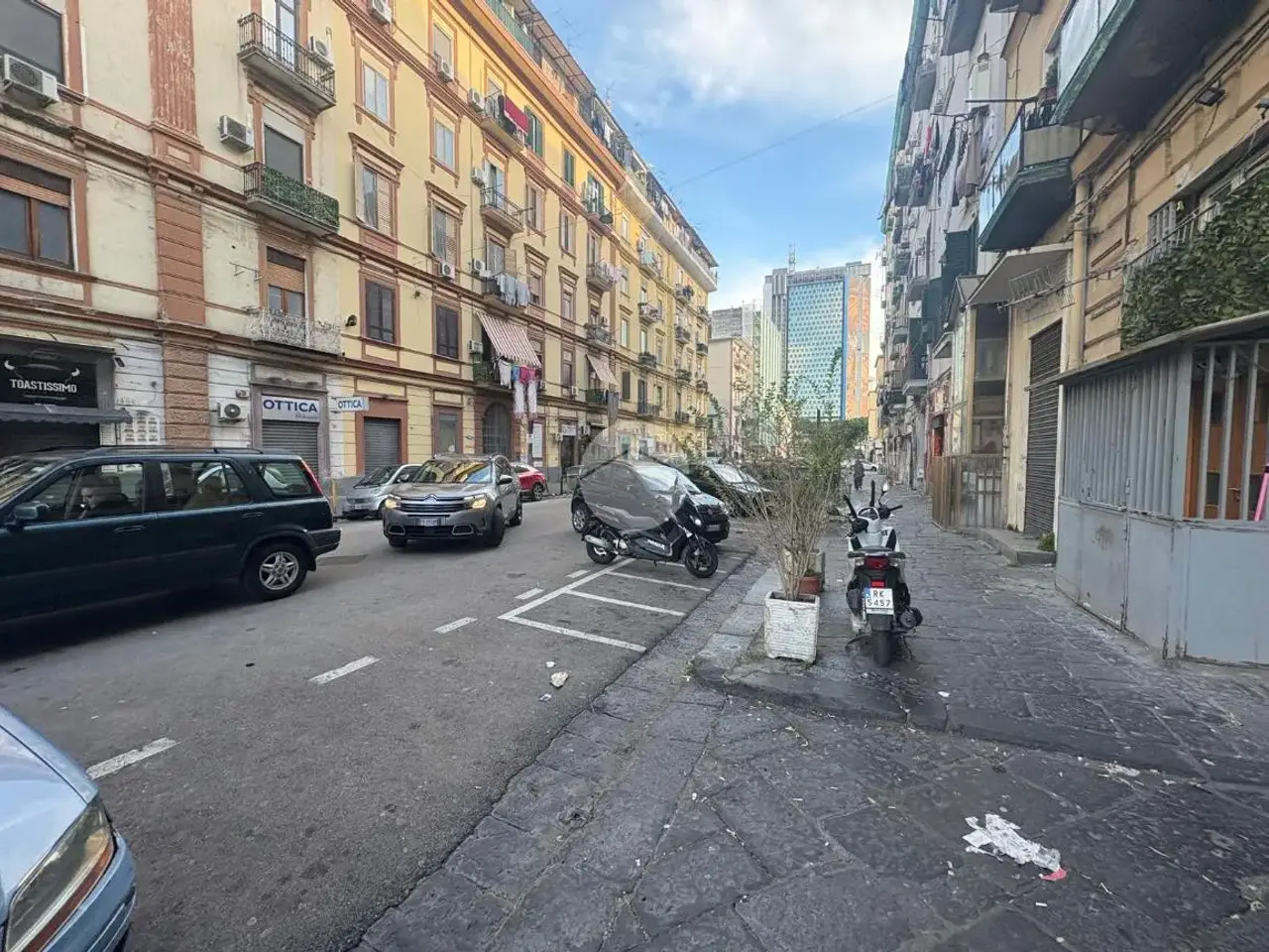 Magazzino in Via Rimini 50, Napoli, {3} - Foto 2