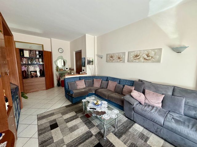 Vierzimmerwohnung in Strada del Fortino 12, Asti - Foto 1