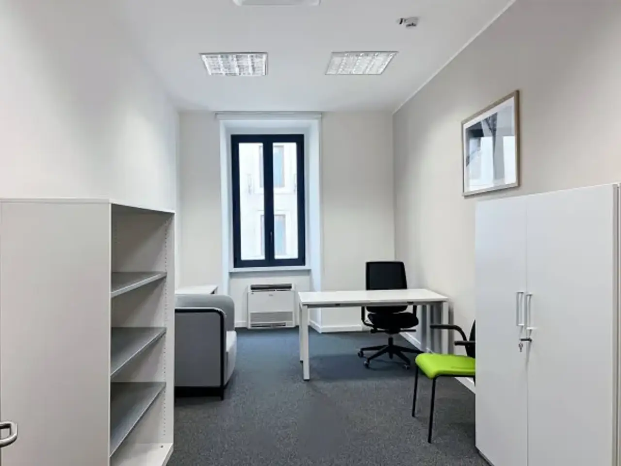Ufficio in Salita di San Nicola da Tolentino 13, Roma, {3} - Foto 1