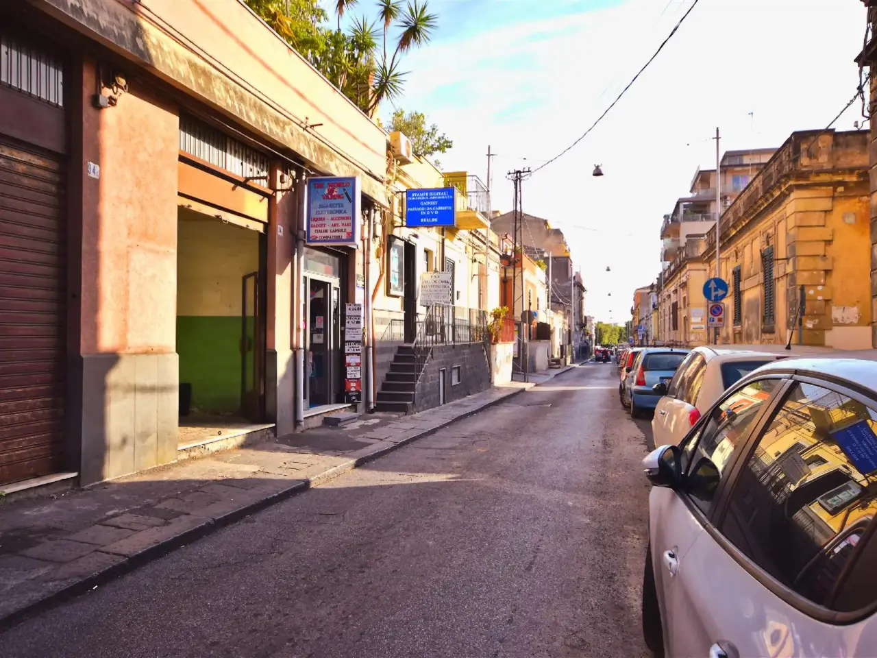 Negozio in Via Cibele 34, Catania, {3} - Foto 1