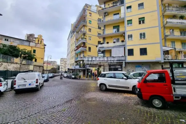 Shop in Via Salvo d'Acquisto, Napoli - Photo 1