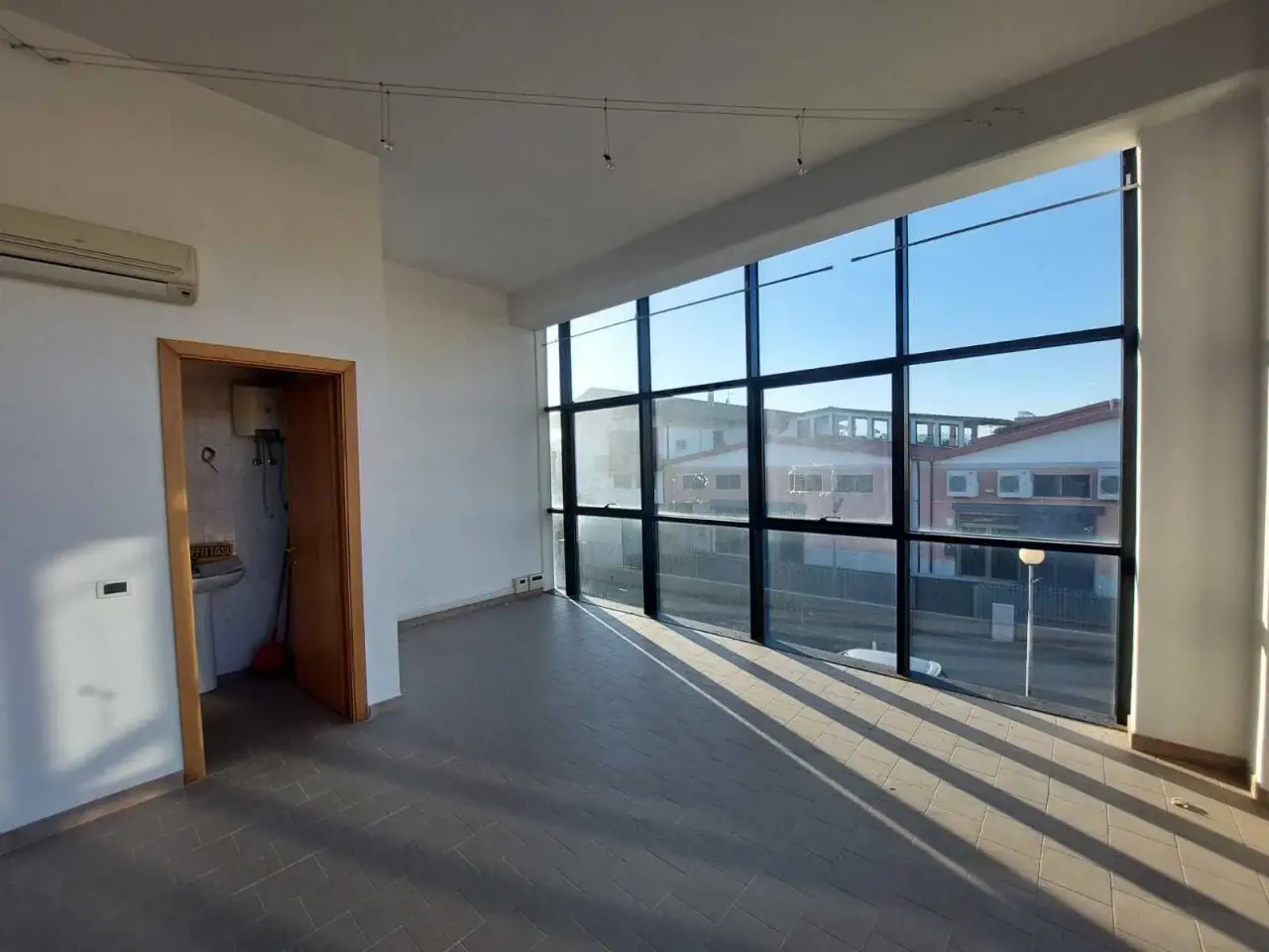 Palazzina commerciale in Via del Murello 6, Sarzana, {3} - Foto 1