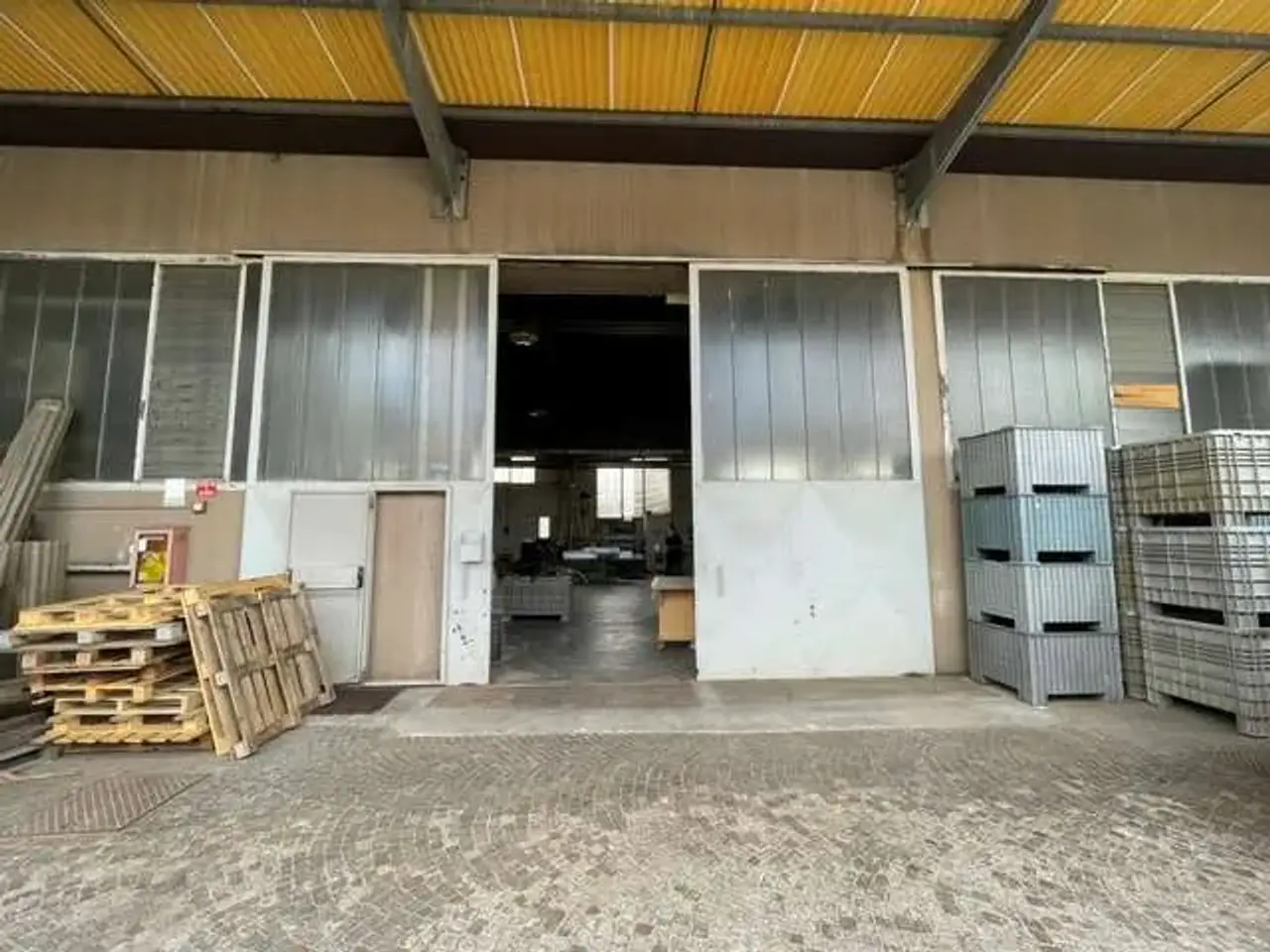 Capannone in Via Montello, Seveso, {3} - Foto 2