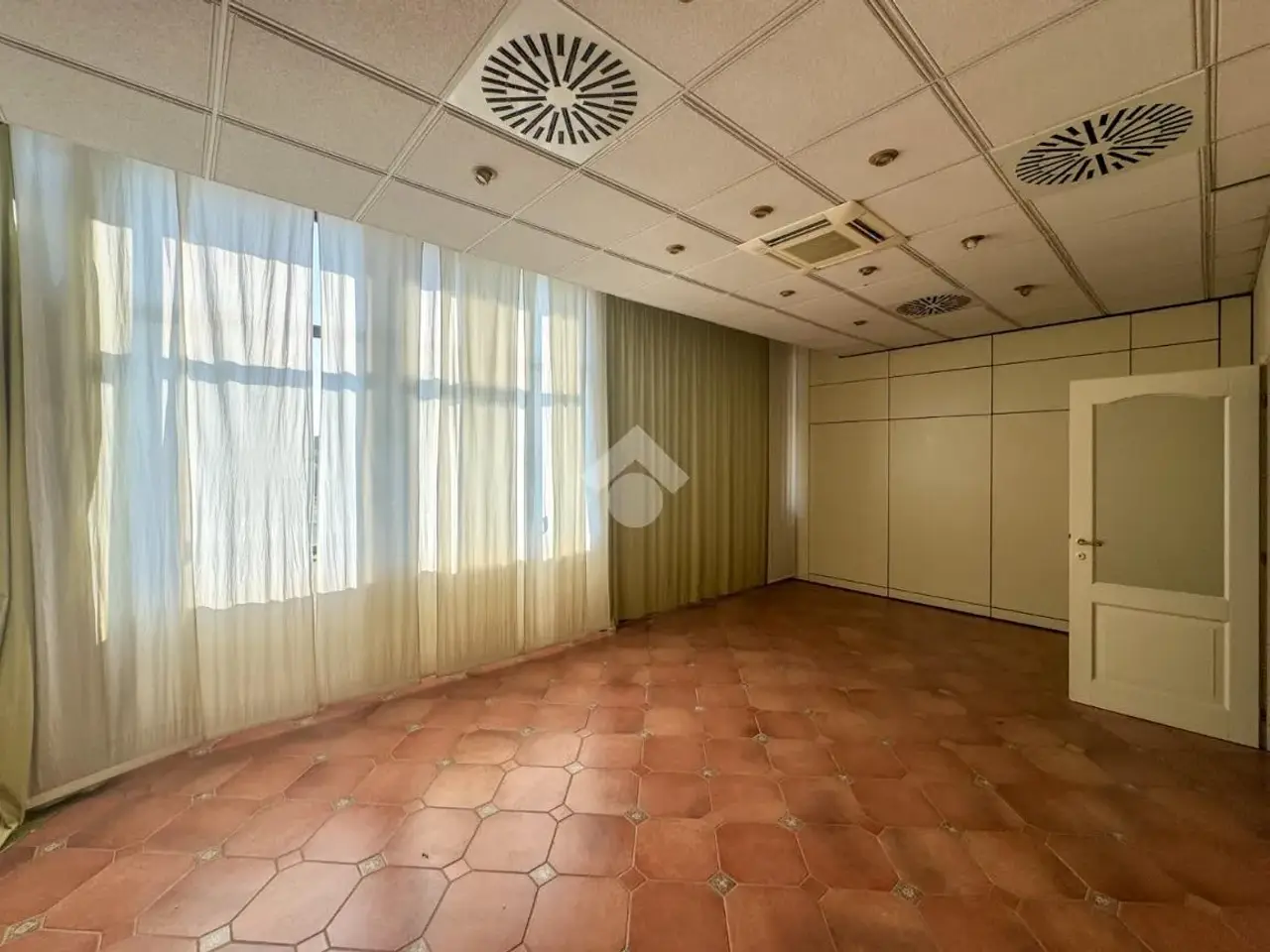 Ufficio in Viale Abruzzo, Fiorenzuola D'Arda, {3} - Foto 1